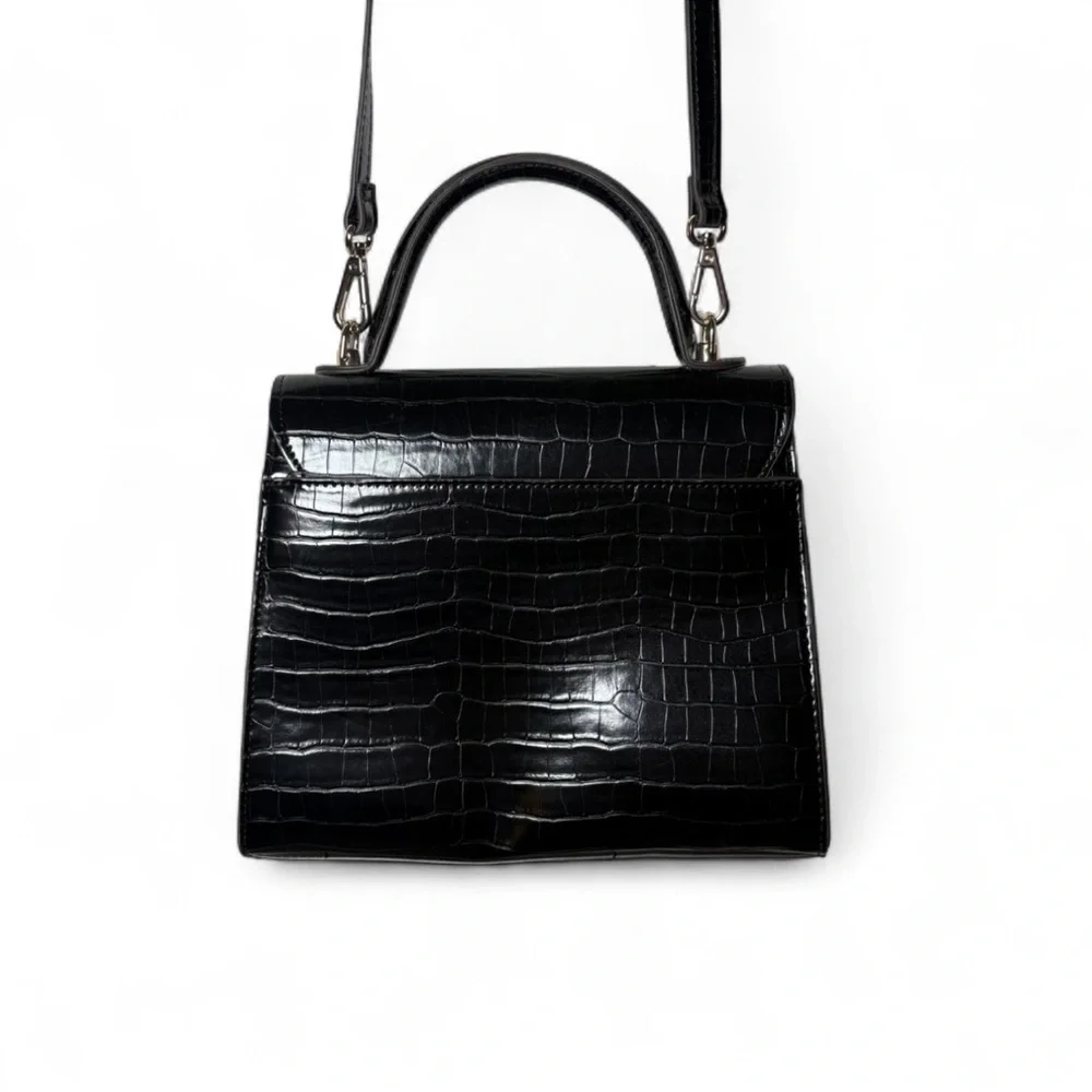 Liz Claiborne Black Croc Embossed Medium Purse w/ Gold Hardware